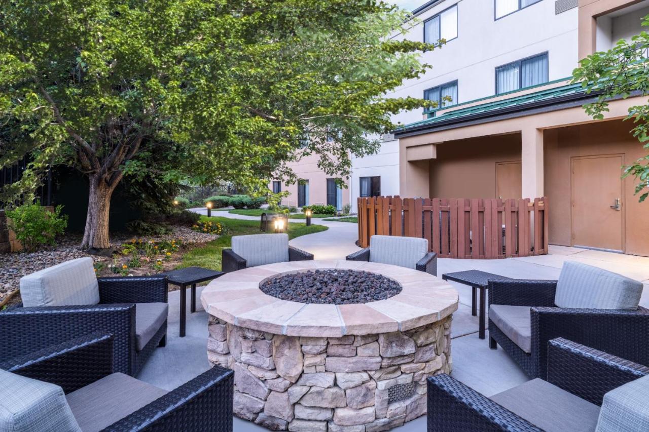 Courtyard By Marriott Colorado Springs South Hotel Exterior photo